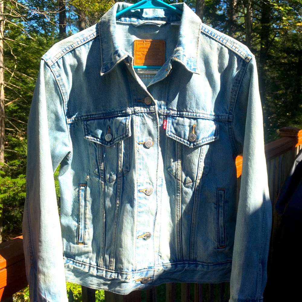 Levi Denim Jacket ~ size small ~ Light wash